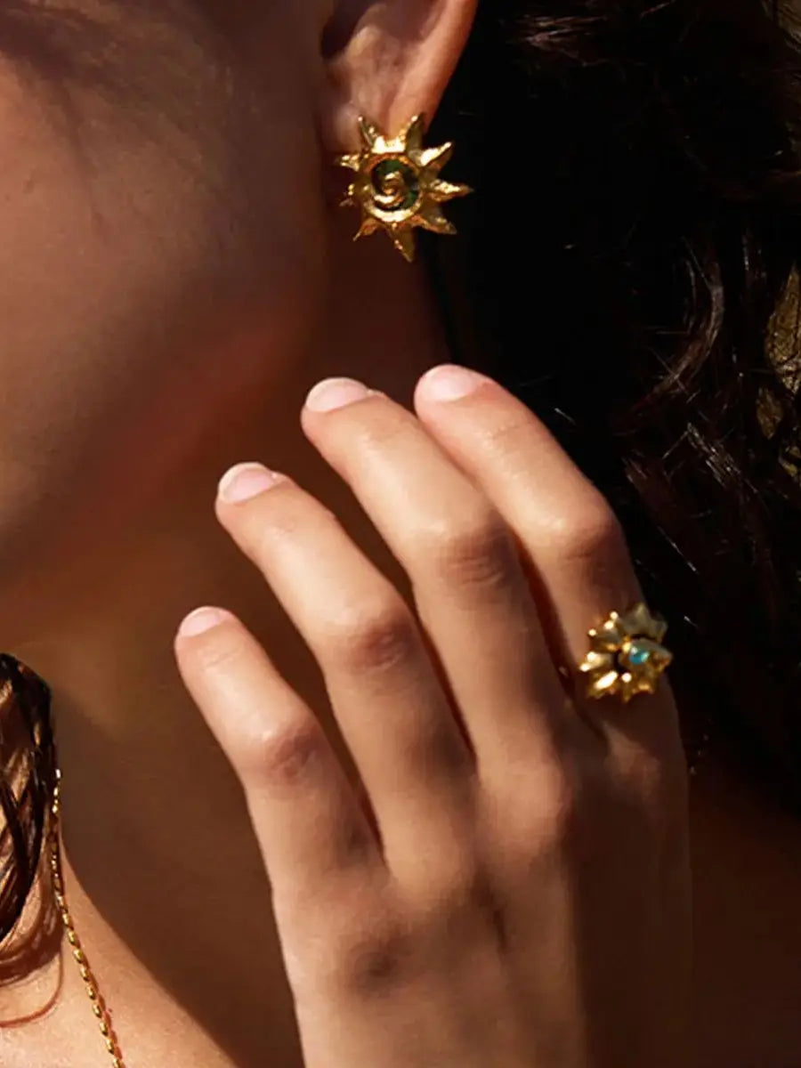 Uworld Classic Gold Color Hammer Pattern Spiral Sun Artificial Abalone Shell Earrings Women PVD Plated Stainless Steel Jewelry