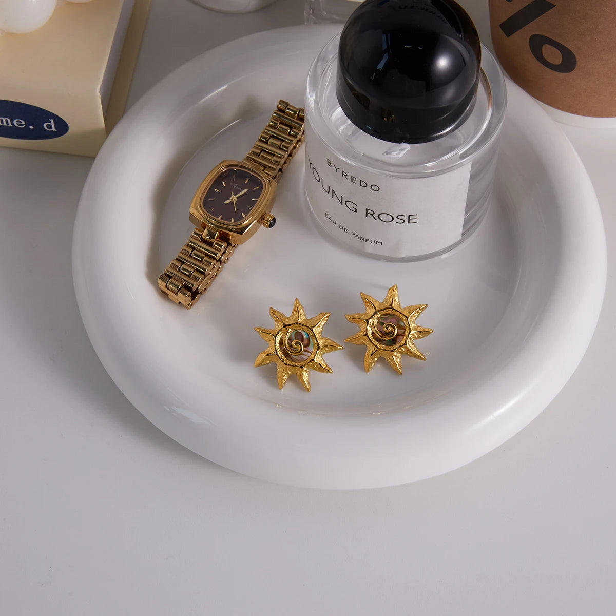 Uworld Classic Gold Color Hammer Pattern Spiral Sun Artificial Abalone Shell Earrings Women PVD Plated Stainless Steel Jewelry