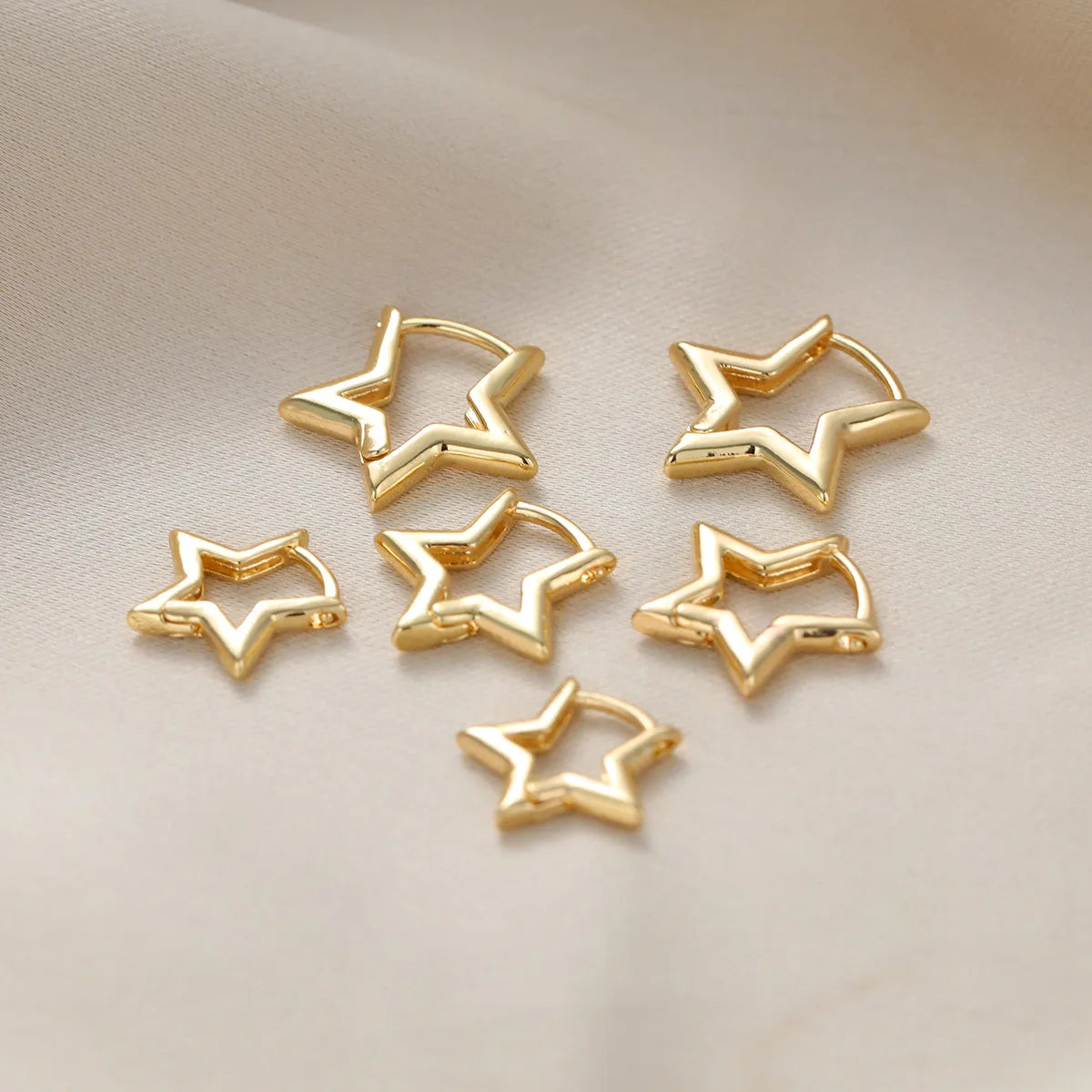 Minimalist Small Star Shape Hoop Earrings for Women Girl Geometric Gold Color Hollowed Huggies Ear Buckle Piercing Jewelry Gift
